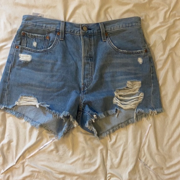 Levi torn shorts - Picture 1 of 5